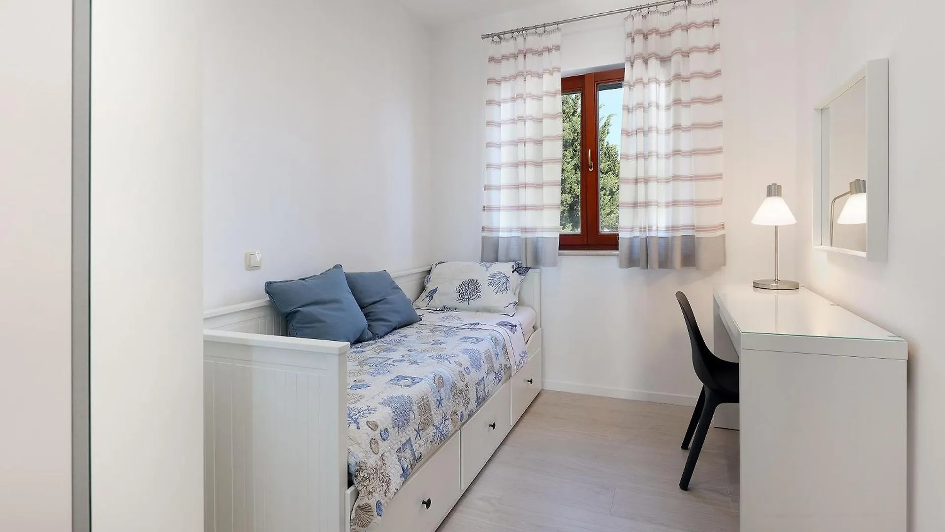 Apartment Lina - Pool And Sea View Starigrad Paklenica Croatia