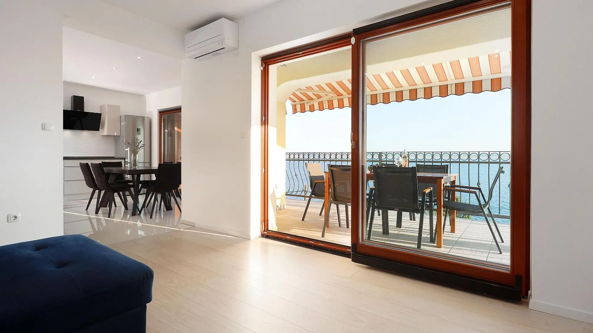 Apartment Lina - Pool And Sea View Starigrad Paklenica