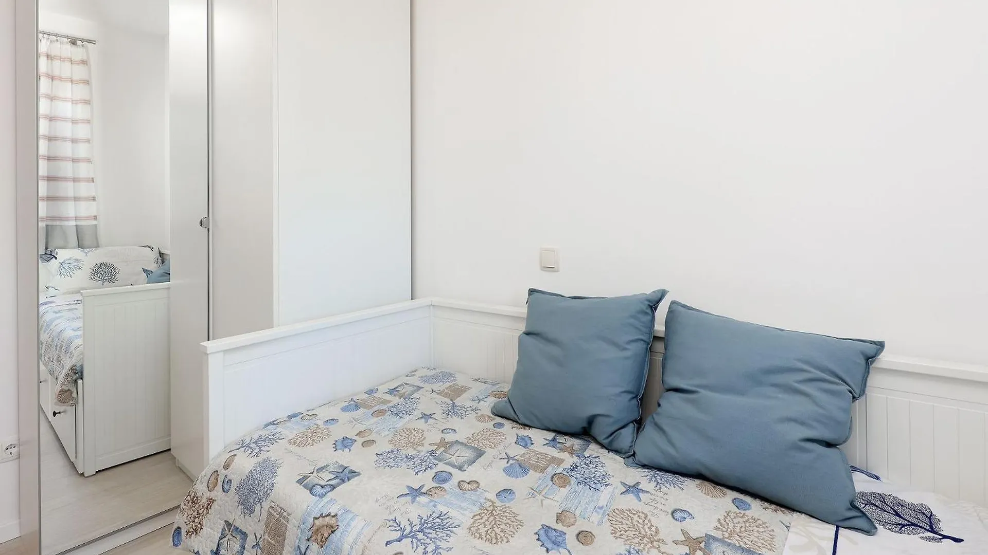 Apartment Lina - Pool And Sea View Starigrad Paklenica