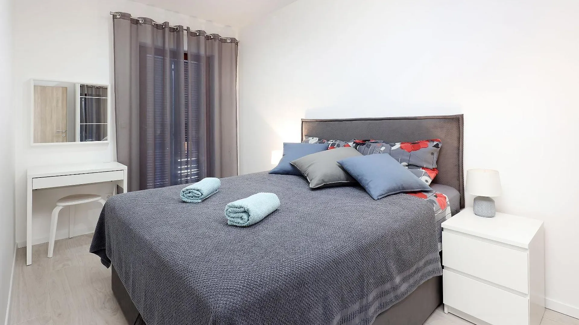 Apartment Lina - Pool And Sea View Starigrad Paklenica
